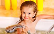 چگونه ترس کودک را از حمام کردن کاهش دهیم؟