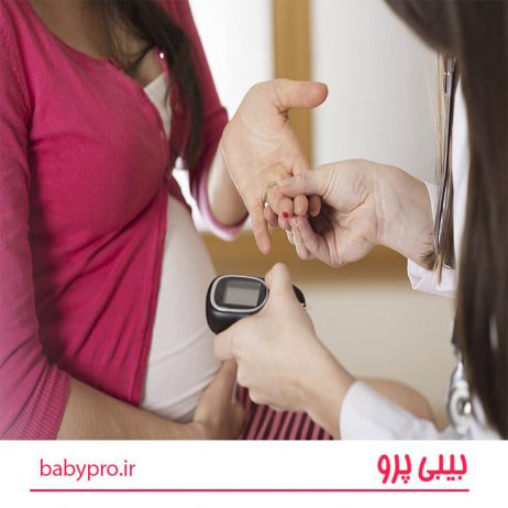 دیابت در دوران بارداری چگونه بر جنین تأثیر می کند؟ دیابت درمان نشده یا کنترل نشده حاملگی می تواند به معنای مشکل برای جنین مانند موارد زیر باشد: ▪ بسیار بزرگ و با چربی اضافی متولد شدن. این مسئله می تواند زایمان را برای جنین مشکل تر و خطرناک تر کند. ▪ قند خون پایین بلافاصله پس از تولد کودک ▪ مشکلات تنفسی