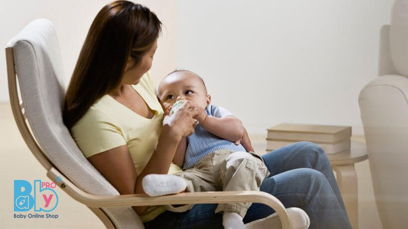 آنچه مادران درباره شیر دادن به نوزاد در شب باید بدانند