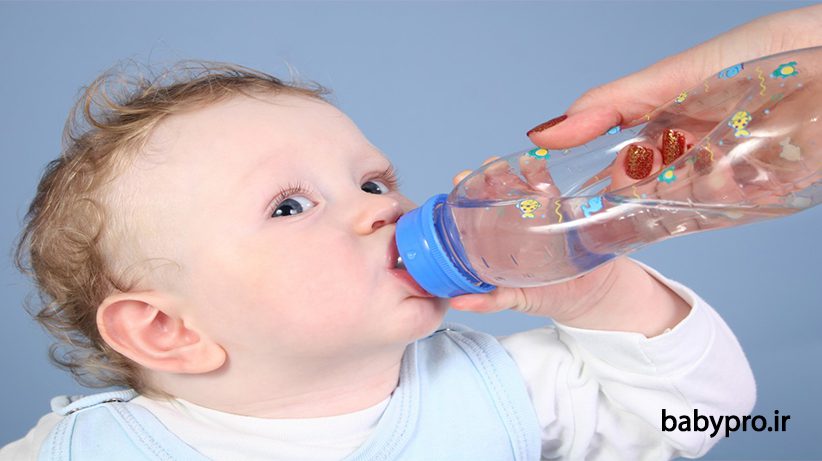 آب دادن به نوزاد